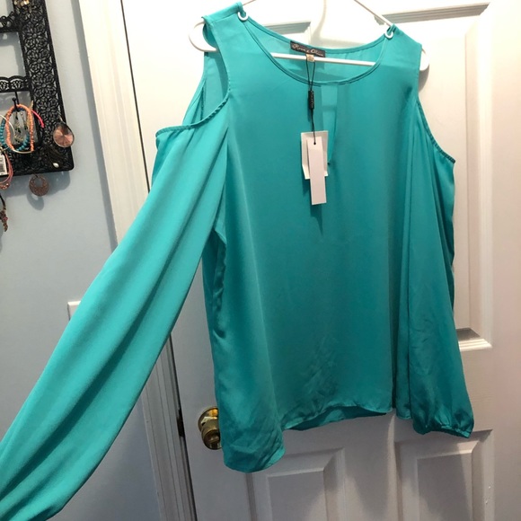 Rose & Olive Tops - ROSE & OLIVE Teal Green Cold Shoulder Top NEW!